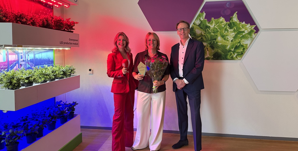 Signify wins HortiContact Innovation Award for Philips intelligent horticulture lighting solutions