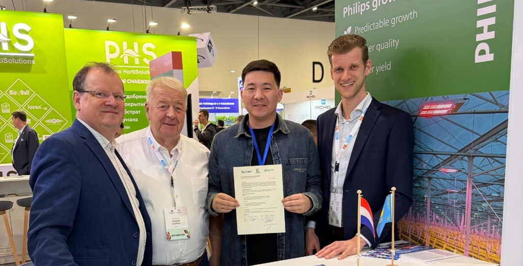 Qaztomat chooses Philips Horticulture LED for 10-hectare expansion in Kazakhstan